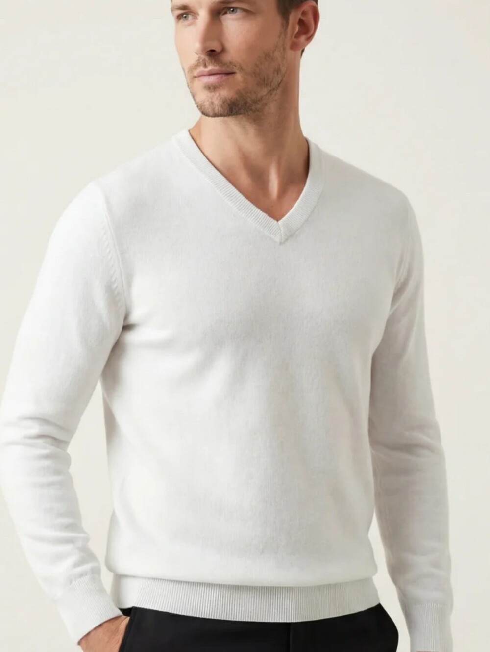 Source Unknown Men's White V-Neck Sweater